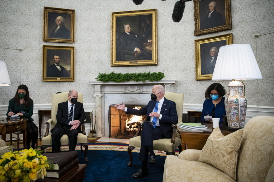 Ο Μπάιντεν συστήνει στους Αμερικανούς να εγκαταλείψουν την Ουκρανία