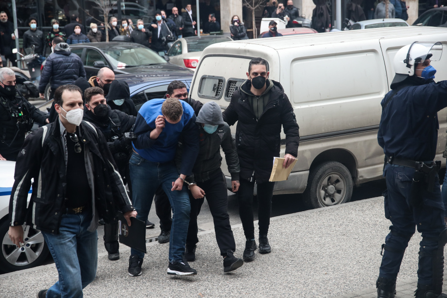 Δολοφονία Άλκη: Πήραν προθεσμία από την Ανακρίτρια οι 8 συλληφθέντες - «Δολοφόνοι, καθάρματα», τους φώναζαν