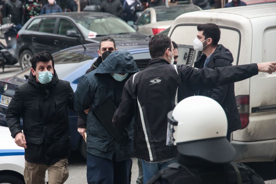 Δολοφονία Άλκη: Πήραν προθεσμία από την Ανακρίτρια οι 8 συλληφθέντες - «Δολοφόνοι, καθάρματα», τους φώναζαν