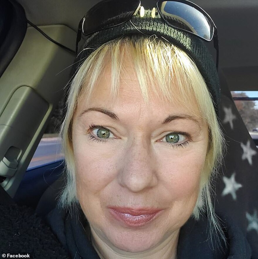 Αμερικανίδα αστυνομικός χτυπήθηκε η ίδια από αμάξι για να σώσει ένα μικρό κορίτσι (Βίντεο)