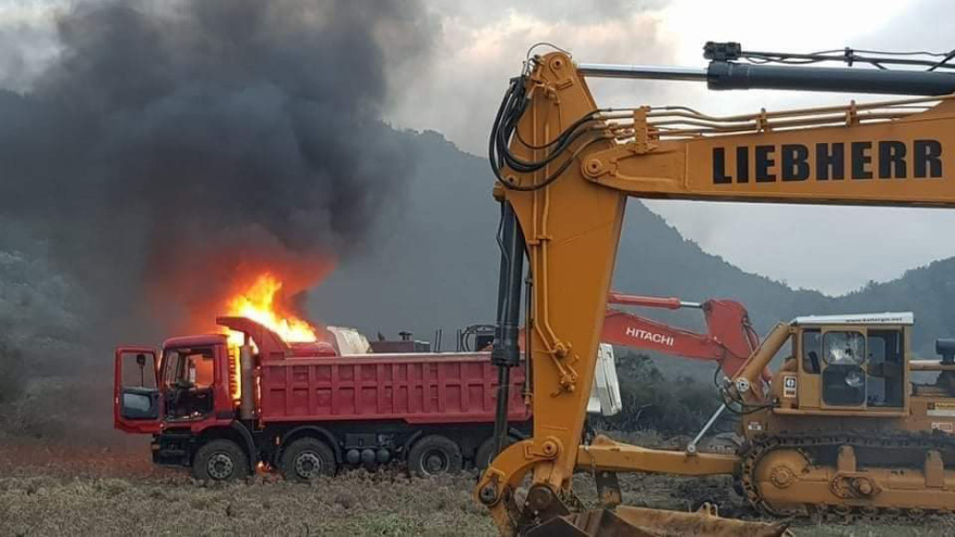Επεισόδια στη Λέσβο για τη δημιουργία της κλειστής δομής μεταναστών - Δείτε βίντεο και φωτογραφίες 