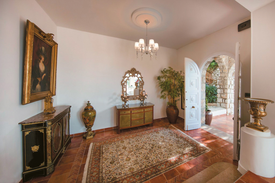 Ο πόλεμος των Τράγκα: Ίντριγκες, εξώδικα και πάγωμα περιουσίας από την Εφορία