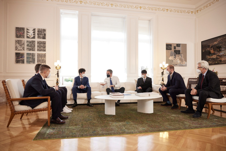 Μητσοτάκης σε μαθητές ομάδας ρομποτικής: Οι διακρίσεις σας πιστοποιούν το πόσο πολύ αγαπάτε αυτό που κάνετε