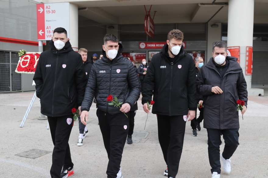 Τίμησε τα θύματα της Θύρας 7 η ομάδα μπάσκετ του Ολυμπιακού -Δείτε φωτογραφίες