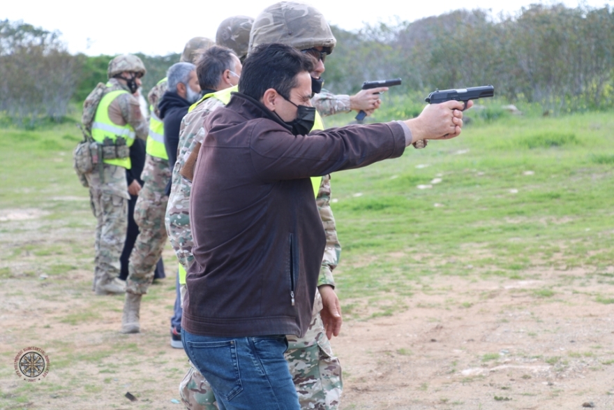 Κύπρος: Ιερείς στα... όπλα μετά από πρόσκληση της Εθνικής Φρουράς - Δείτε βίντεο