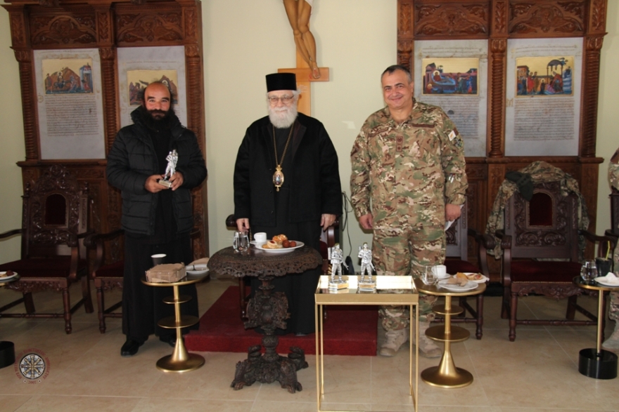 Κύπρος: Ιερείς στα... όπλα μετά από πρόσκληση της Εθνικής Φρουράς - Δείτε βίντεο