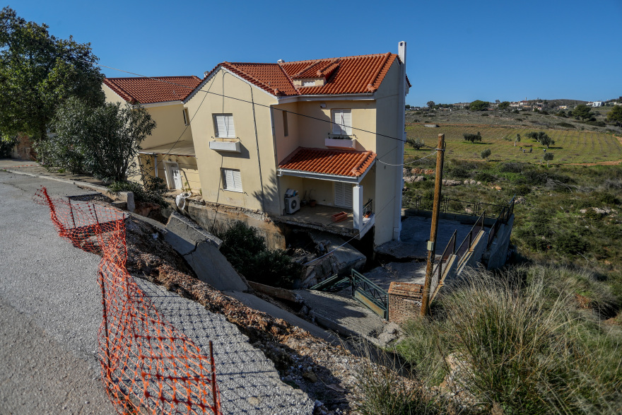 Νέος Βουτζάς: Το φαινόμενο της «περιστροφικής κατολίσθησης» που έφερε την καθίζηση - Πού οφείλεται