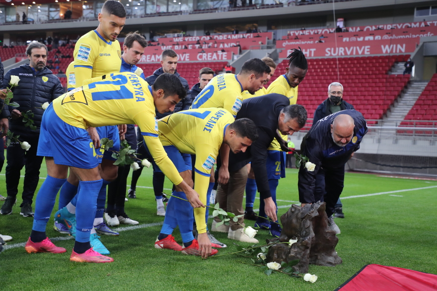 «Δάκρυσε» το Καραϊσκάκη για την τραγωδία της Θύρας 7 και τον Άλκη -Δείτε φωτογραφίες και βίντεο 