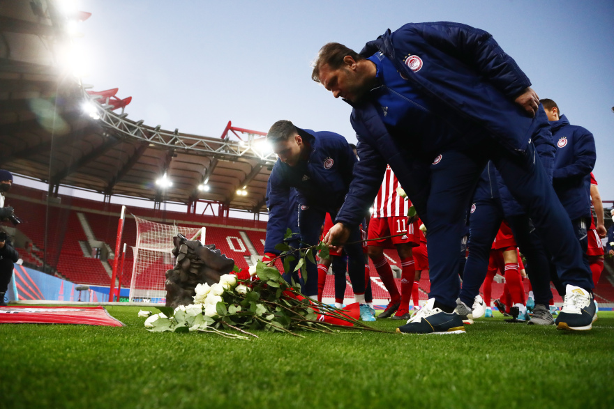 «Δάκρυσε» το Καραϊσκάκη για την τραγωδία της Θύρας 7 και τον Άλκη -Δείτε φωτογραφίες και βίντεο 