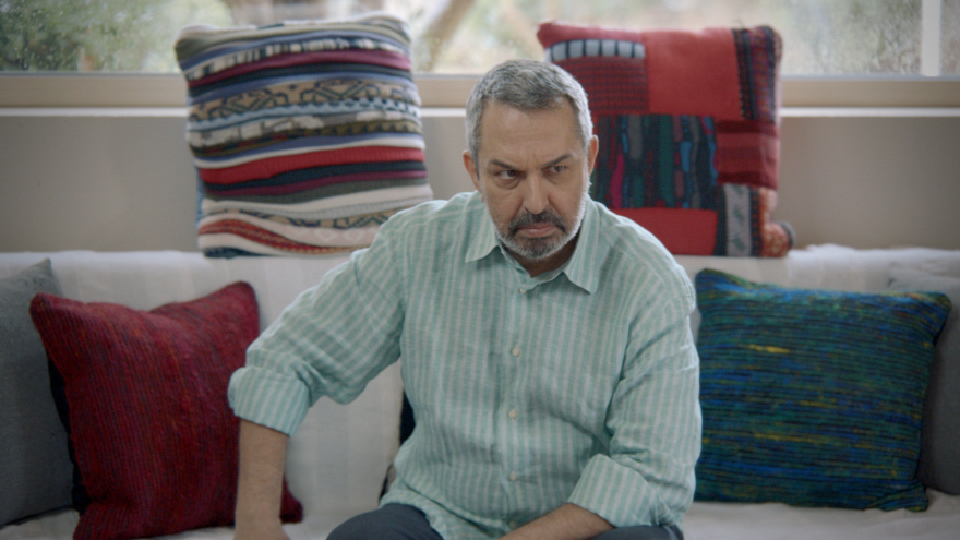 Συμπέθεροι απ' τα Τίρανα: Οι Άγγλοι αριστοκράτες και ο.... ρεπόρτερ