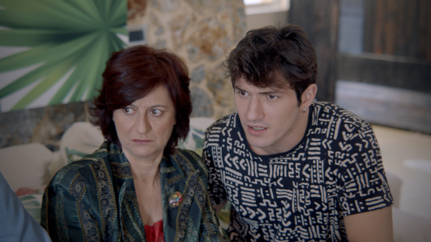 Συμπέθεροι απ' τα Τίρανα: Οι Άγγλοι αριστοκράτες και ο.... ρεπόρτερ