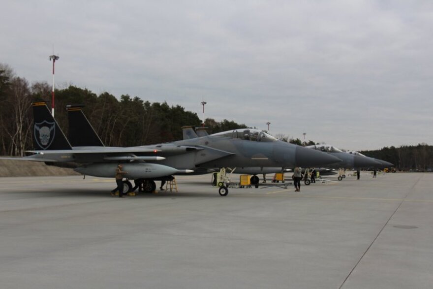 Κρίση στην Ουκρανία: Μετά τη Βαλτική, αμερικανικά F-15 προσγειώθηκαν και στην Πολωνία
