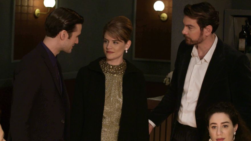 Άγριες Μέλισσες: Ο Πέτρος δέχεται στο γραφείο του μια επίσκεψη που θα τον βάλει σε μεγάλους μπελάδες