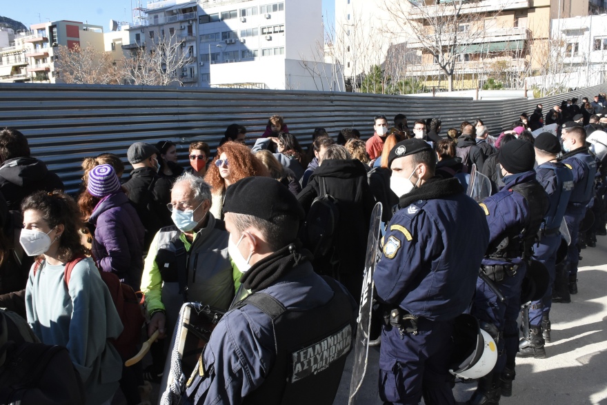 Εξετάζεται η διακοπή της δίκης του Δημήτρη Λιγνάδη για τον Μάρτιο