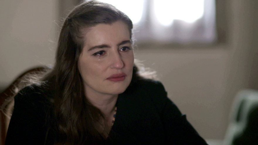 Άγριες Μέλισσες: Ο Πέτρος δέχεται στο γραφείο του μια επίσκεψη που θα τον βάλει σε μεγάλους μπελάδες