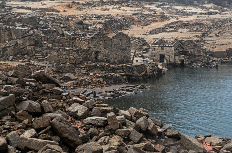 Ισπανία: Χωριό-«φάντασμα» αναδύθηκε από την υποχώρηση της στάθμης τεχνητής λίμνης