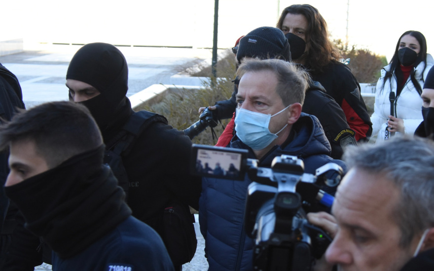 Εξετάζεται η διακοπή της δίκης του Δημήτρη Λιγνάδη για τον Μάρτιο