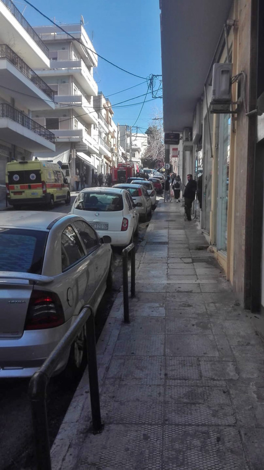 Φωτιά τώρα σε ξυλουργείο στον Πειραιά