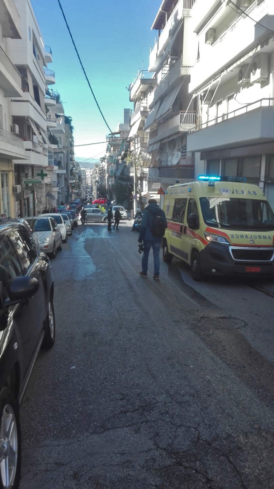 Φωτιά τώρα σε ξυλουργείο στον Πειραιά