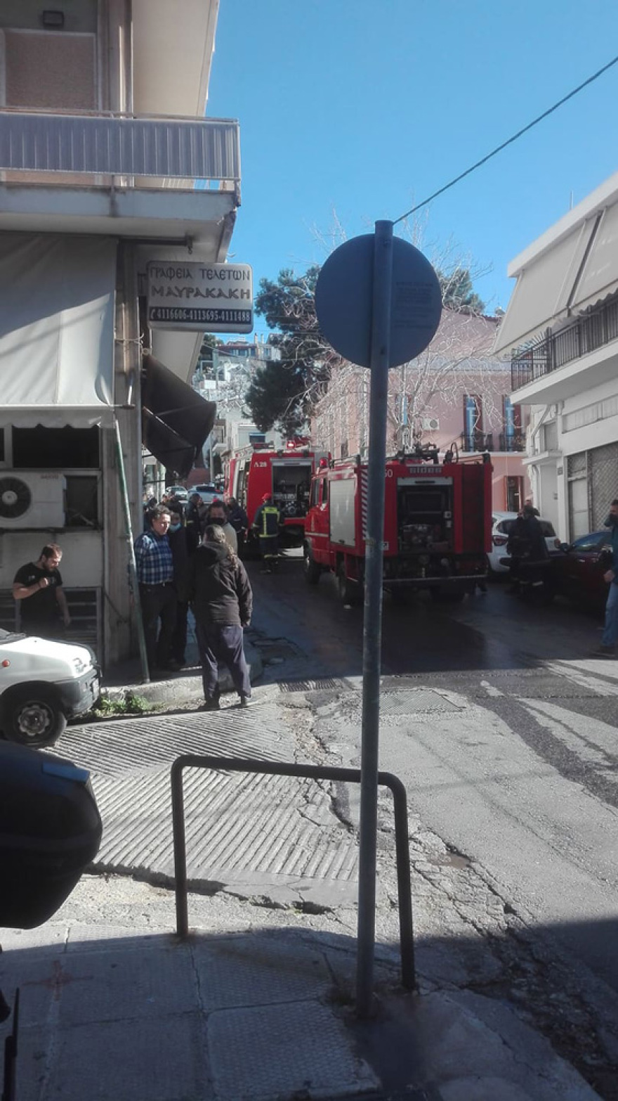 Φωτιά τώρα σε ξυλουργείο στον Πειραιά