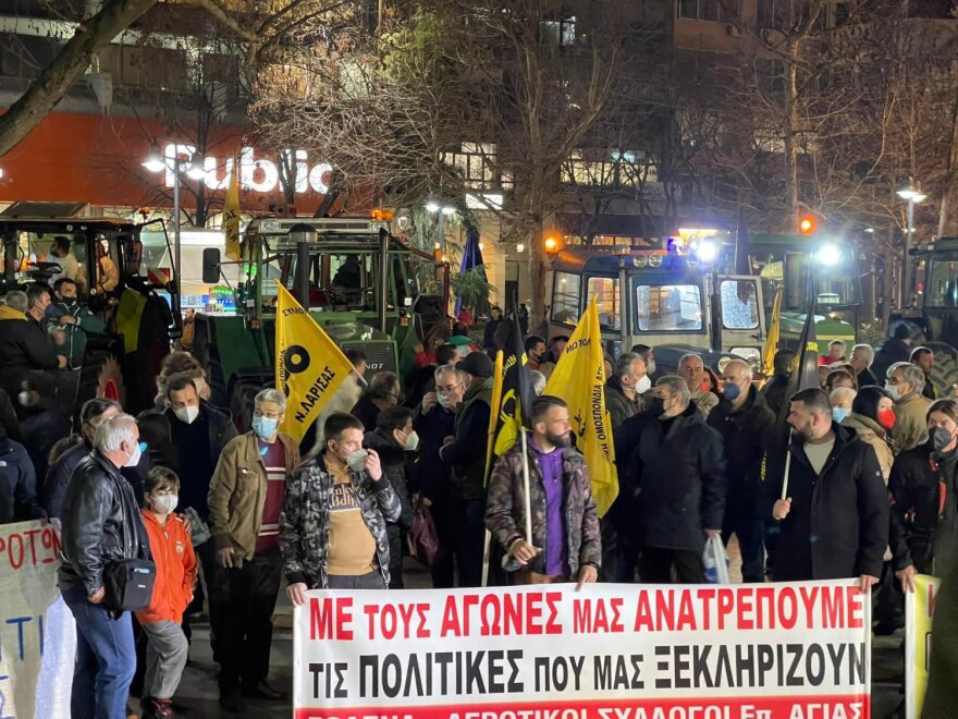 Αγρότες: Στο κέντρο της Λάρισας έφτασαν τα τρακτέρ
