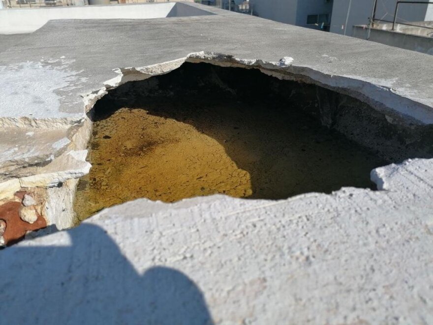 Σύγχρονη «Μήδεια» στην Κυψέλη: Ανατριχιαστικές εικόνες από τη λάρνακα που έθαψαν τον 7χρονο και την εργαλειοθήκη