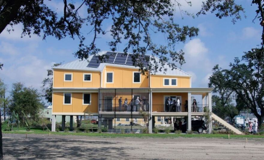 Ο Μπραντ Πιτ κατηγορείται για παραπλάνηση από τα θύματα του τυφώνα Κατρίνα: «Πιστέψαμε το όνειρο που μας πούλησε»