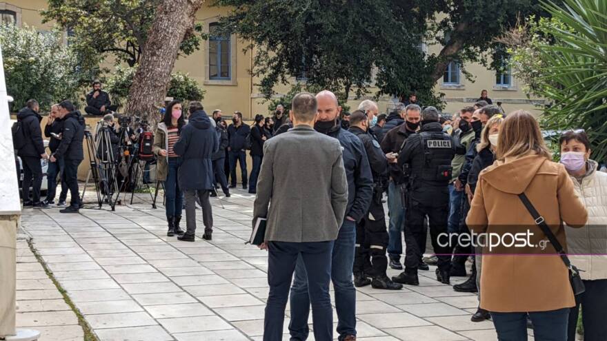 Γηροκομείο στα Χανιά: Ένταση έξω από τα Δικαστήρια, αποδοκίμασαν την ιδιοκτήτρια