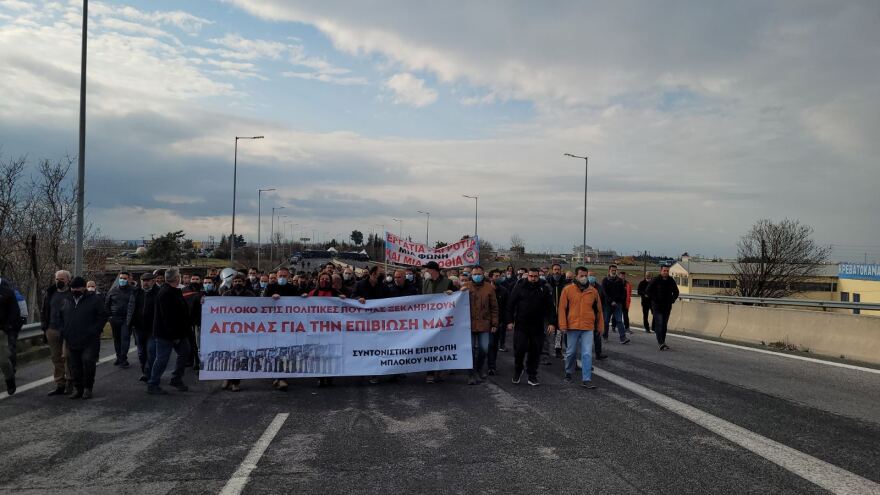 Λάρισα: Κλιμακώνουν τις κινητοποιήσεις οι αγρότες των μπλόκων, ζητούν συνάντηση με Μητσοτάκη - Δείτε βίντεο