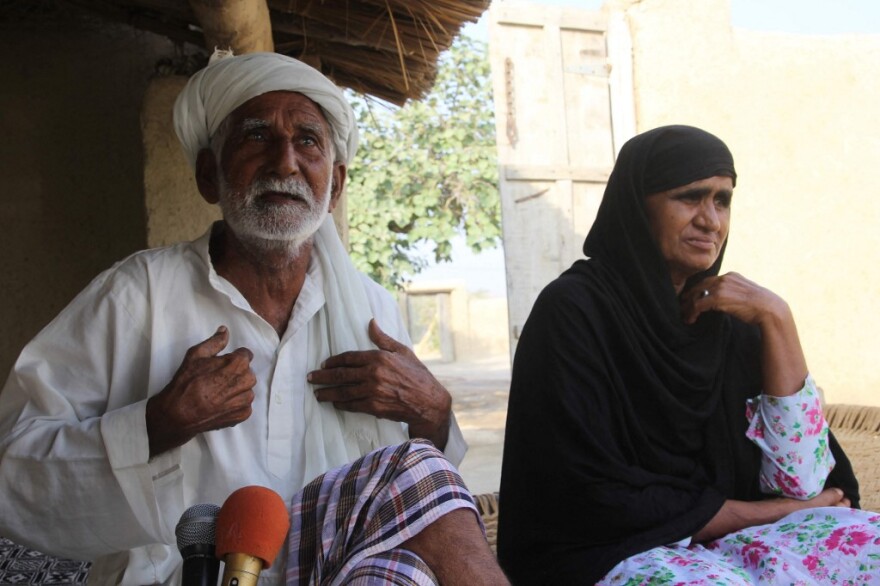 Πακιστάν: Η μητέρα αθώωσε  τον γιο της που σκότωσε την αδελφή του για «λόγους τιμής»