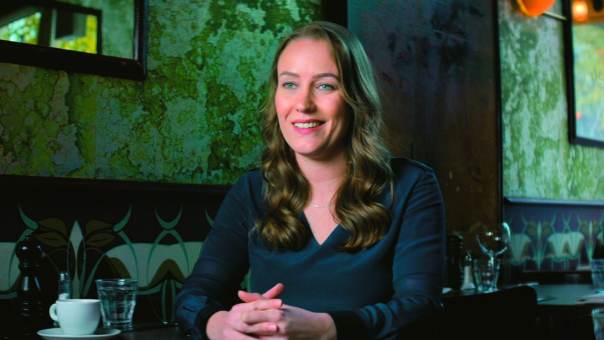 O απατεώνας του Tinder: Βίλα στην Εκάλη, σουίτα στο Royal Mykonian, κελί στον Κορυδαλλό