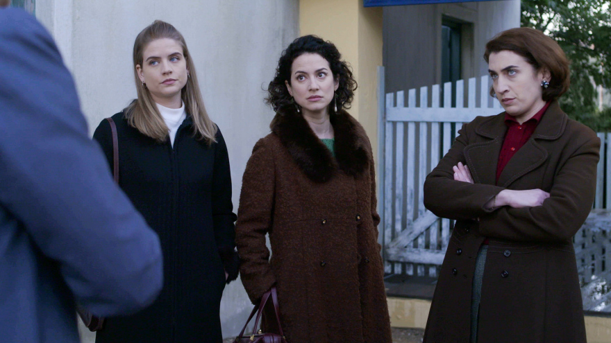 Άγριες Μέλισσες: Ο Νικηφόρος αρραβωνιάζεται, καλεσμένη και η Δρόσω