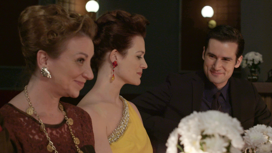 Άγριες Μέλισσες: Ο Νικηφόρος αρραβωνιάζεται, καλεσμένη και η Δρόσω