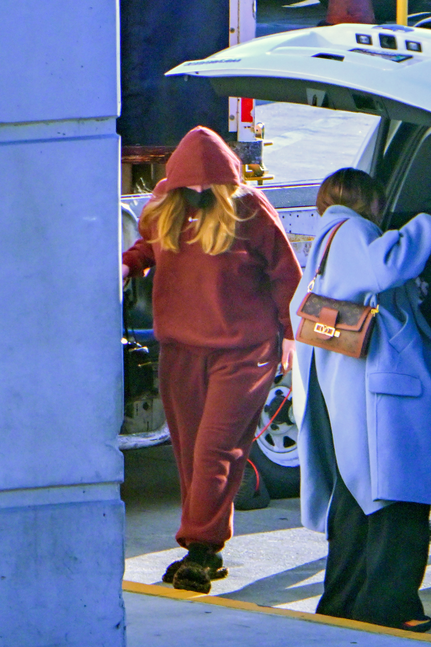 Adele: Μετά τις πολυσυζητημένες εμφανίσεις της στο Ηνωμένο Βασίλειο, κρύβεται από τους παπαράτσι