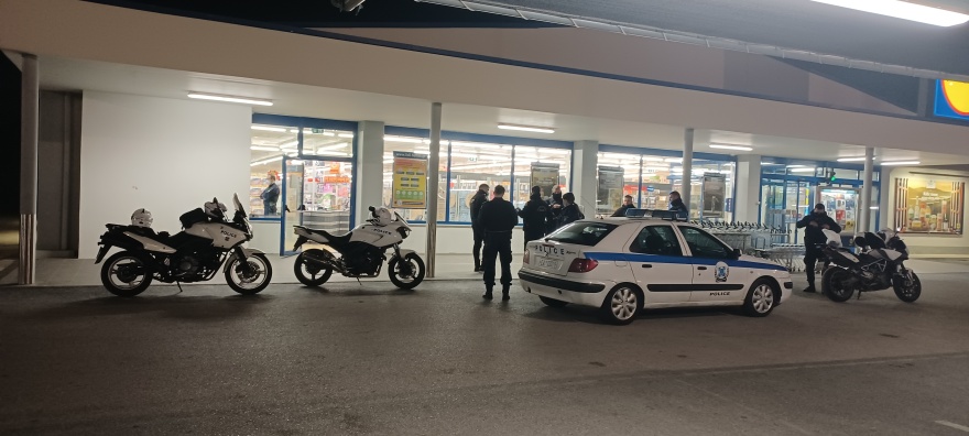 Κορωπί: Πυροβολισμοί σε σούπερ μάρκετ ανάμεσα σε Ρομά με έναν σοβαρά τραυματία