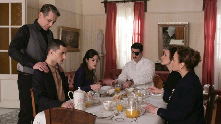 Άγριες Μέλισσες: Οι αρραβώνες του Νικηφόρου και της Ρένας οδηγούνται σε καταστροφή