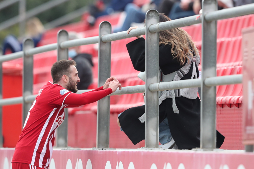 Ο Φορτούνης σκόραρε στην επιστροφή του με τον Ολυμπιακό Β' και αφιέρωσε το γκολ στη σύζυγο και το παιδί τους