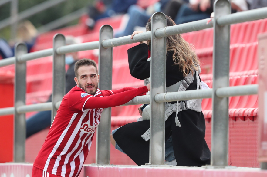 Ο Φορτούνης σκόραρε στην επιστροφή του με τον Ολυμπιακό Β' και αφιέρωσε το γκολ στη σύζυγο και το παιδί τους