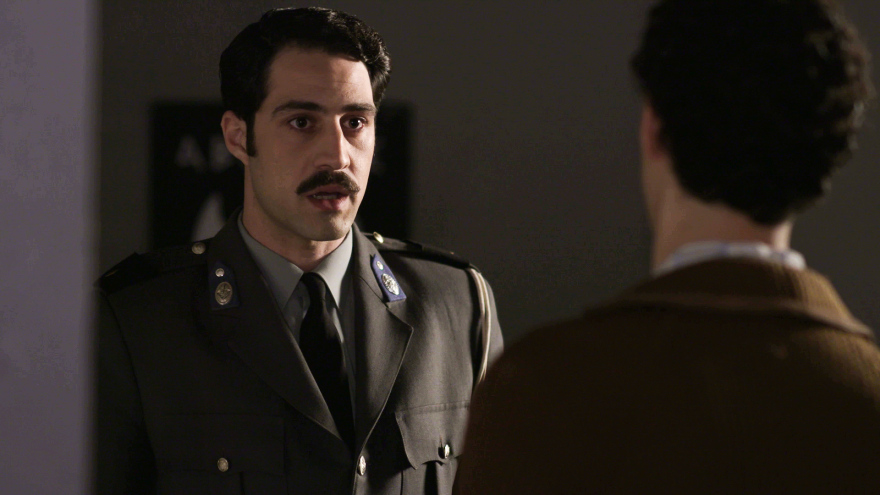 Άγριες Μέλισσες: Ο Πέτρος υποψιάζεται πως ο Ζάχος έκλεισε την εφημερίδα του και τον αντιμετωπίζει ευθέως