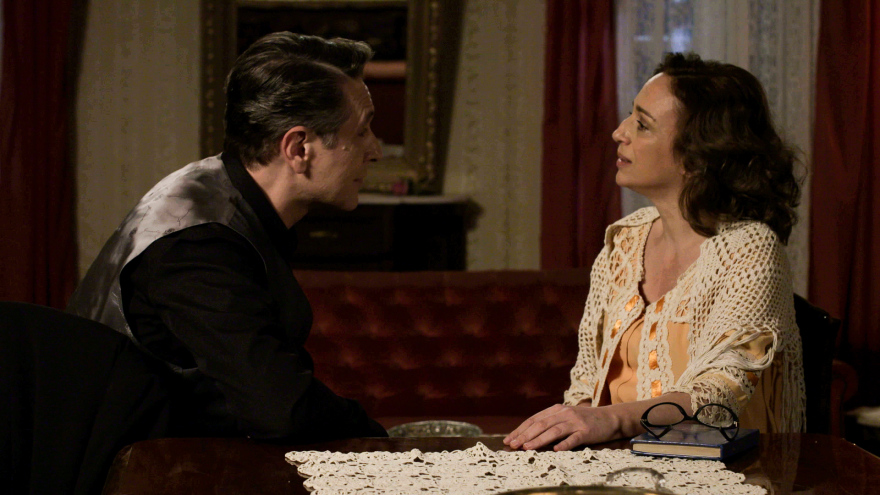 Άγριες Μέλισσες: Ο Πέτρος υποψιάζεται πως ο Ζάχος έκλεισε την εφημερίδα του και τον αντιμετωπίζει ευθέως