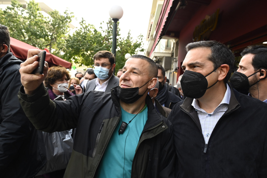 Τσίπρας κατά κυβέρνησης: Όσο το γρηγορότερο φύγουν, τόσο το καλύτερο για τον τόπο και το λαό