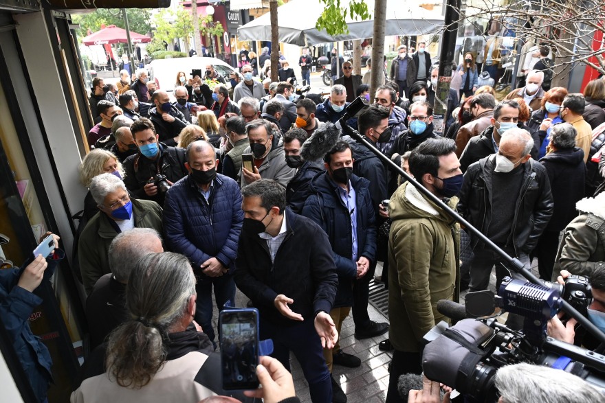 Τσίπρας κατά κυβέρνησης: Όσο το γρηγορότερο φύγουν, τόσο το καλύτερο για τον τόπο και το λαό