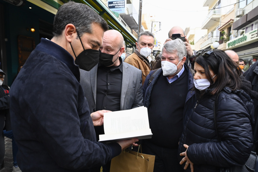 Τσίπρας κατά κυβέρνησης: Όσο το γρηγορότερο φύγουν, τόσο το καλύτερο για τον τόπο και το λαό