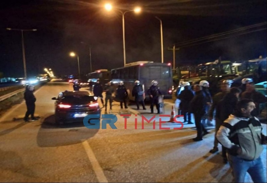 Τεταμένο το κλίμα με τους αγρότες, έκλεισαν για λίγη ώρα την εθνική Μουδανιών-Θεσσαλονίκης