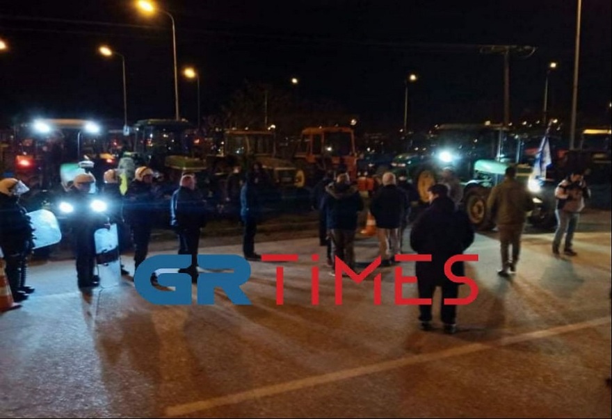 Τεταμένο το κλίμα με τους αγρότες, έκλεισαν για λίγη ώρα την εθνική Μουδανιών-Θεσσαλονίκης