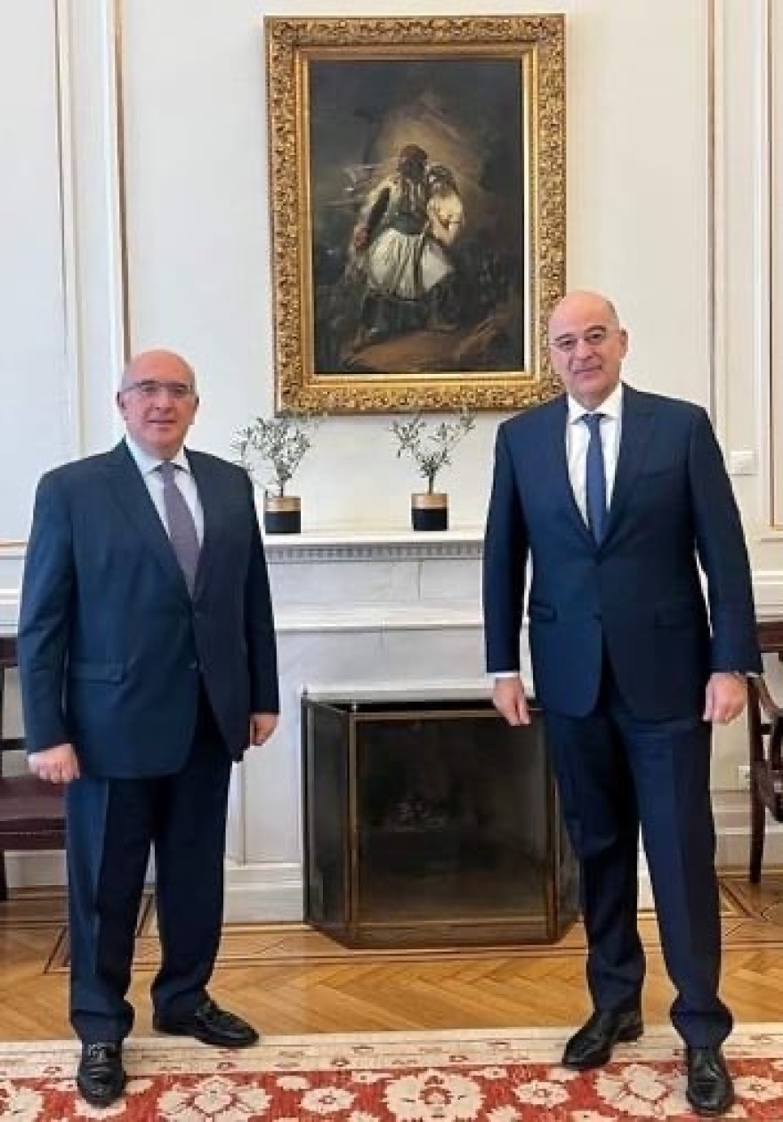 Δένδιας και Παπαδόπουλος συζήτησαν για την επανεκκίνηση πτήσεων τσάρτερ με τη Ρωσία