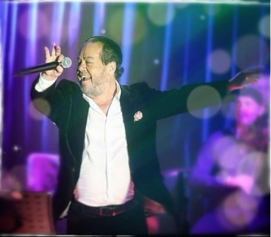 Γιάννης Πάριος: «Δεν είμαι κάποιος, απλά τραγουδάω καλύτερα από σένα»