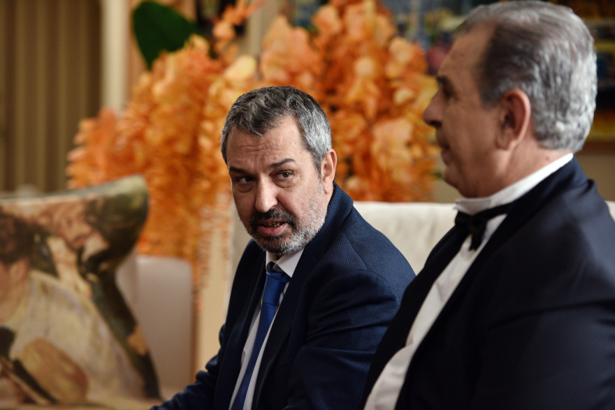 Συμπέθεροι απ' τα Τίρανα: Κωμικές καταστάσεις, αποκαλύψεις και μυστικά