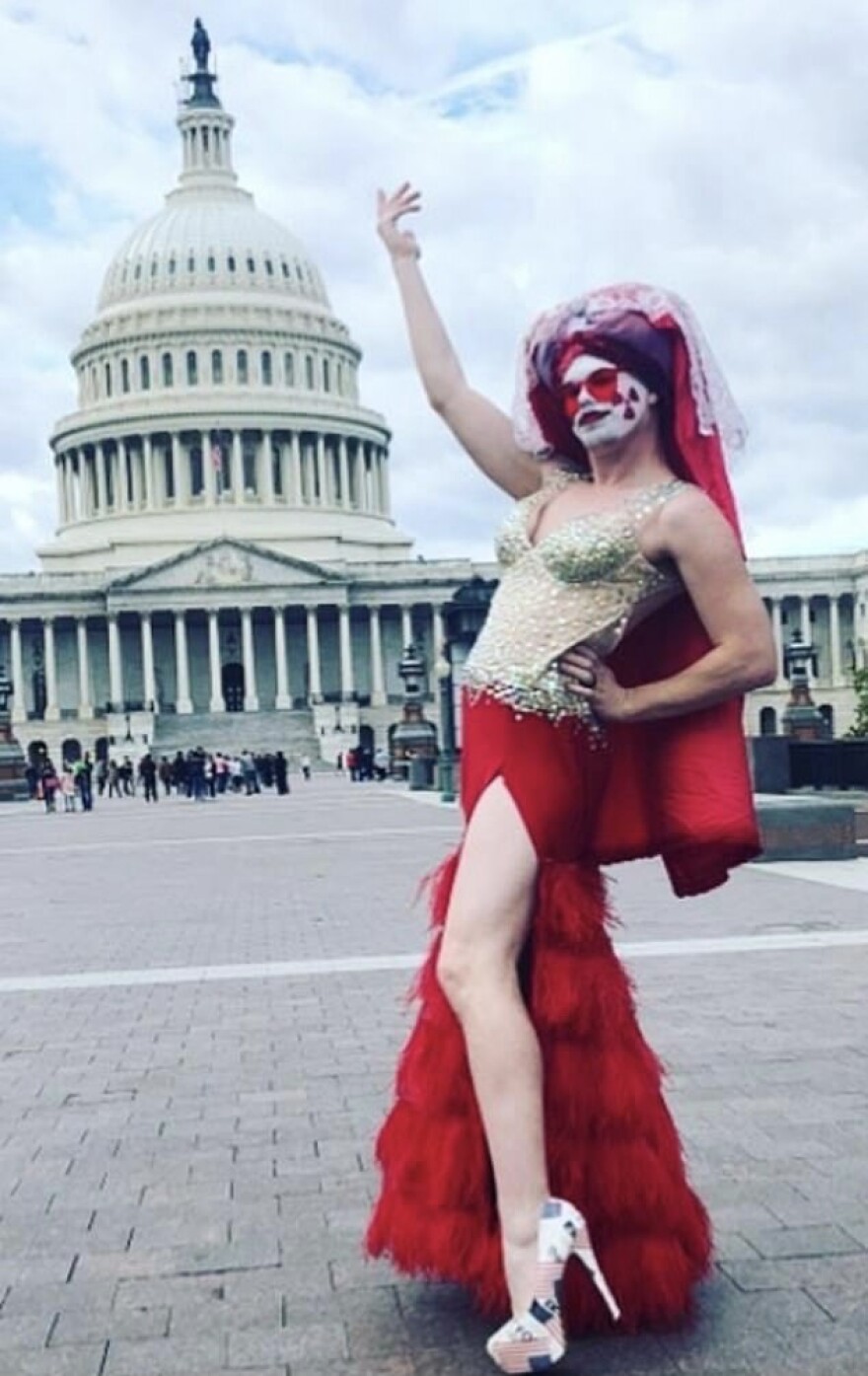 Τζο Μπάιντεν: Το πρώτο «non binary» άτομο και drag queen στην κυβέρνησή του