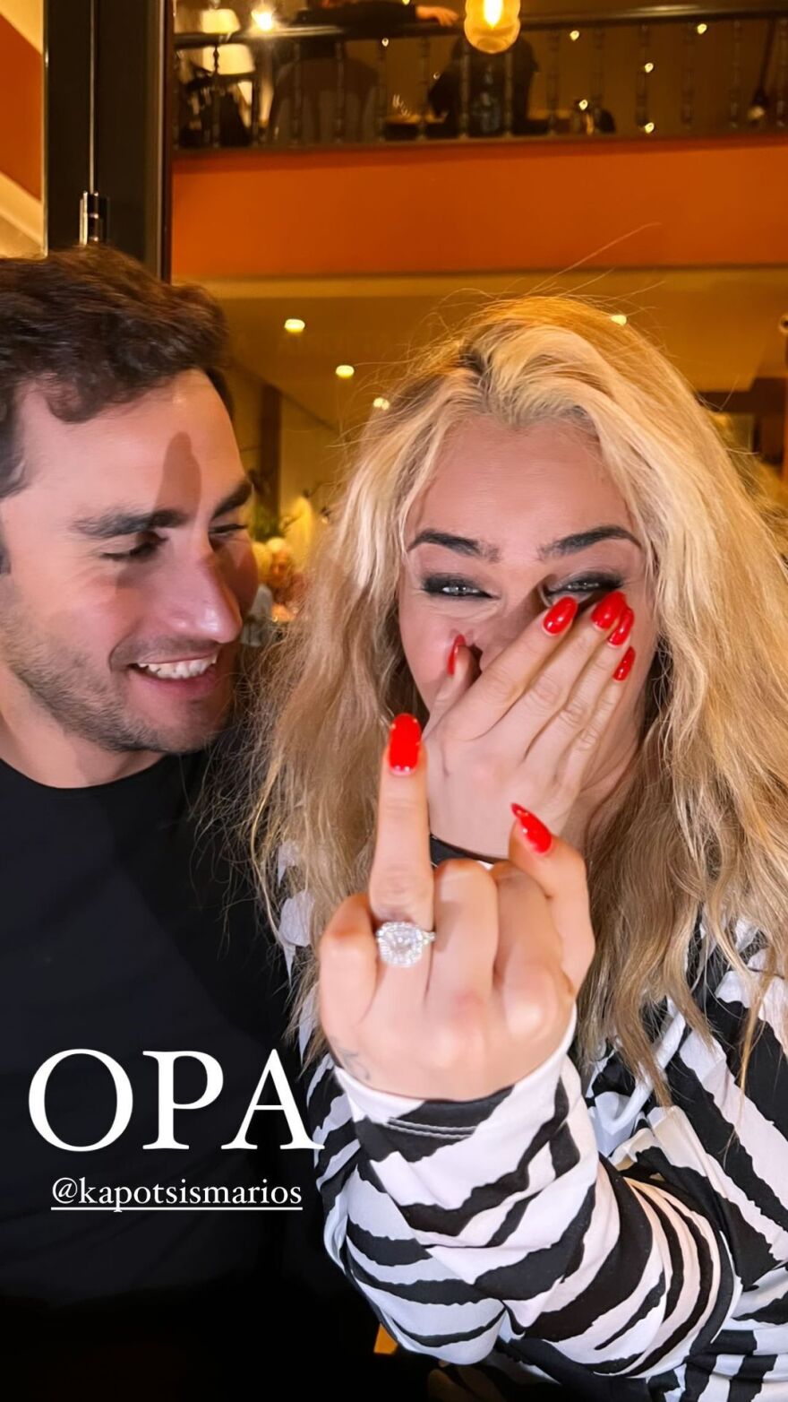 Κόνι Μεταξά: Παντρεύεται με τον Μάριο Καπότση και το ανακοίνωσε δείχνοντας το μονόπετρο - Δείτε φωτογραφίες